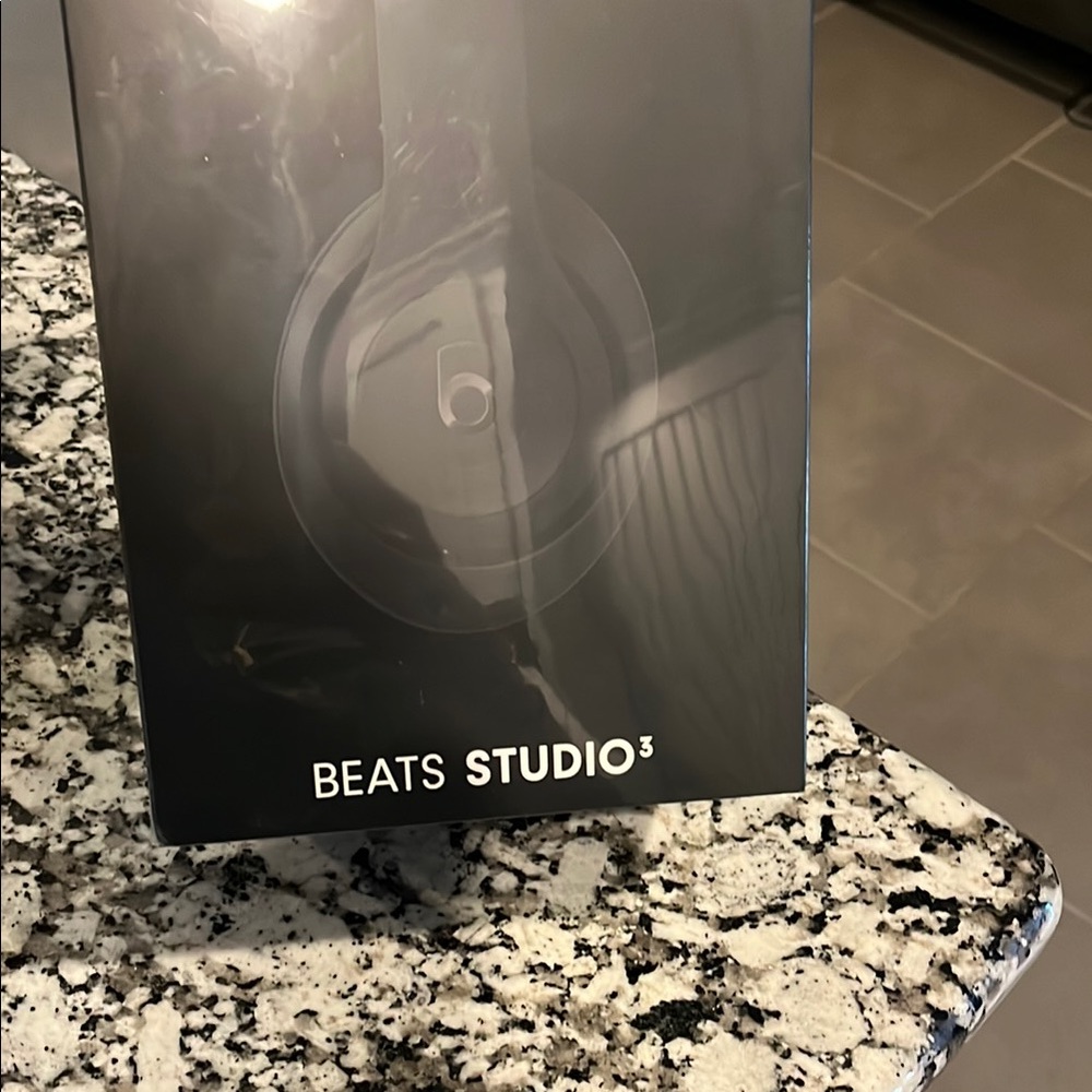 Beats Studio3 Wireless Headphones - Black
New in box never opened